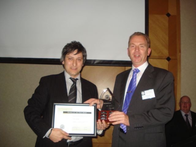Harry Rakintzis (left) and 2009 member of the Year Winner, Frank De Jong (right)